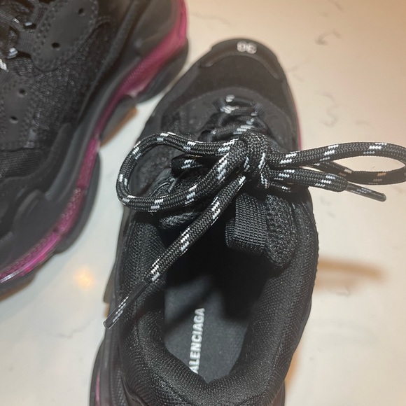 Balenciaga Triple S in Black and Pink - Picture 6 of 6
